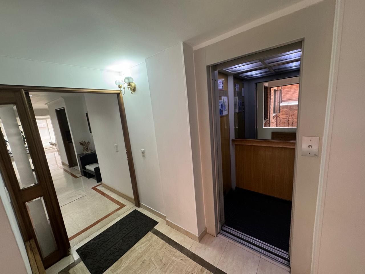 Apartamento en venta Cundinamarca Bogotá Santa Barbara Central 182 m2 Habitaciones 5 Baños 4 Garajes 2 Precio $1000000000