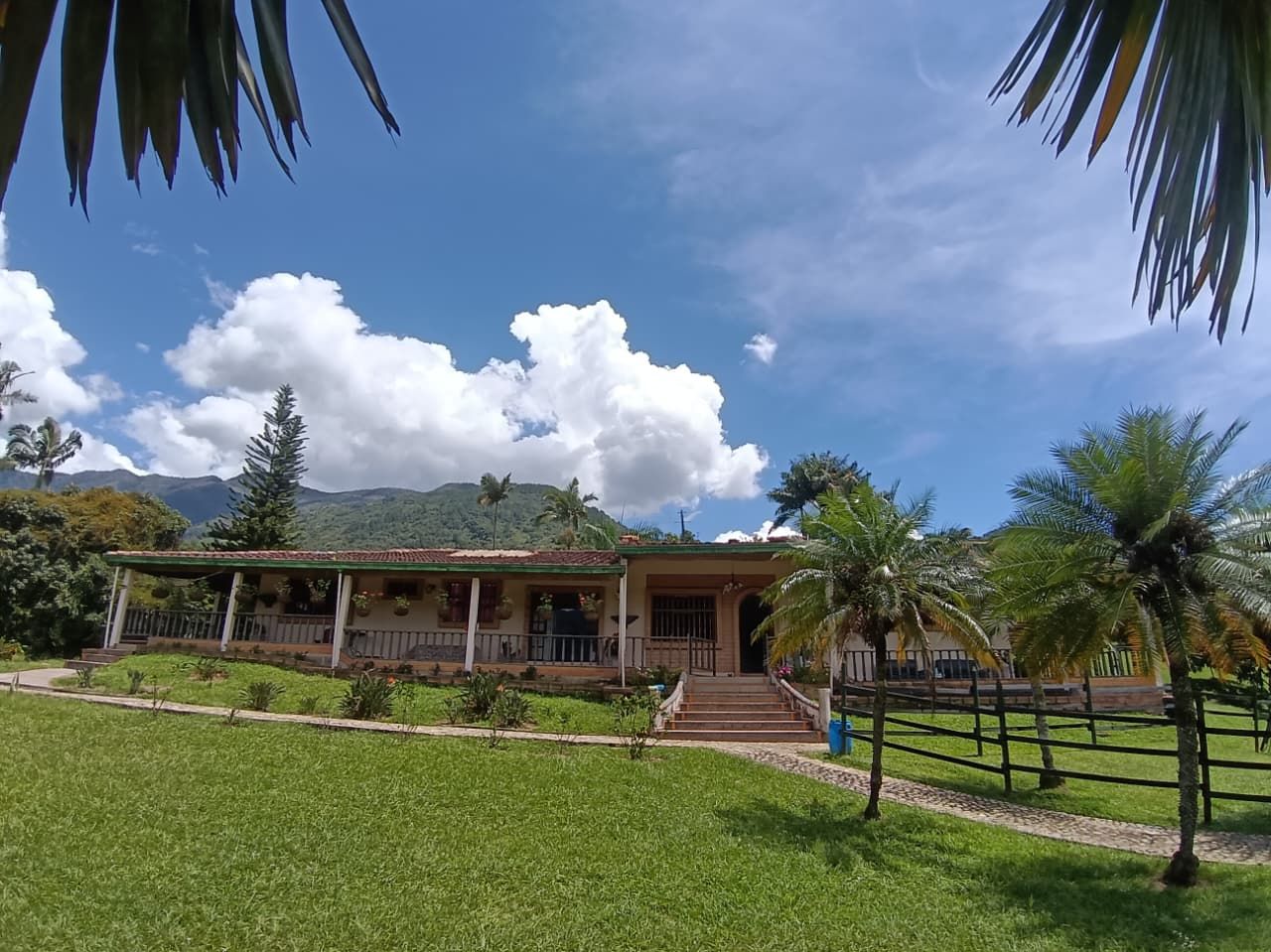 Finca en venta Antioquia Barbosa Centro 648 m2 Habitaciones 4 Baños 4 Garajes 1 Precio $3500000000