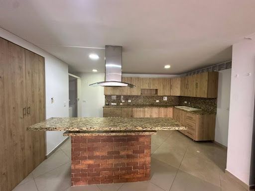 Apartamento en venta Antioquia Envigado Zúñiga 200 m2 Habitaciones 4 Baños 5 Garajes 2 Precio $980000000
