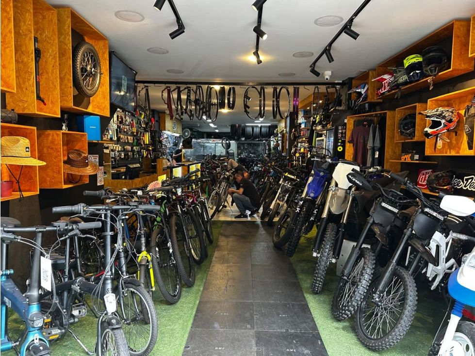 Local en venta Antioquia Envigado Zona Centro 132 m2 Habitaciones 0 Baños 1 Garajes 1 Precio $1150000000