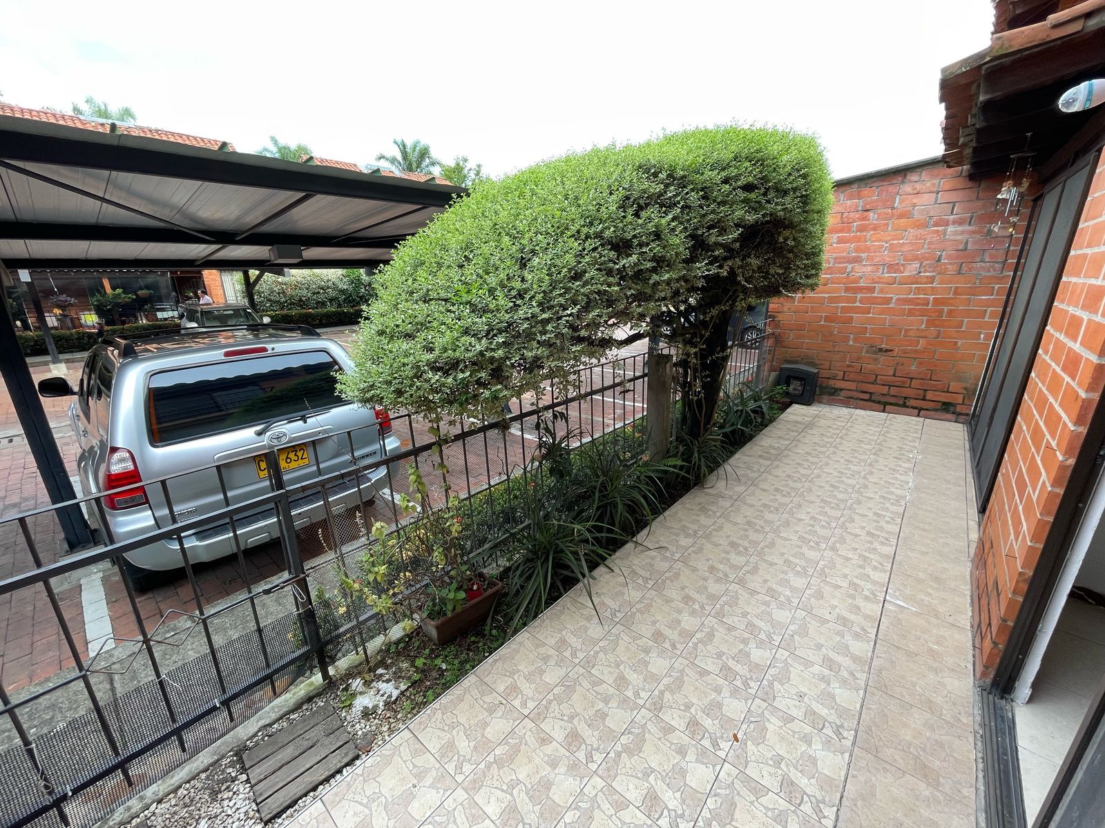 Casa en venta Valle Del Cauca Cali Urbanización Ciudad Jardín 162 m2 Habitaciones 3 Baños 4 Garajes 2 Precio $610000000