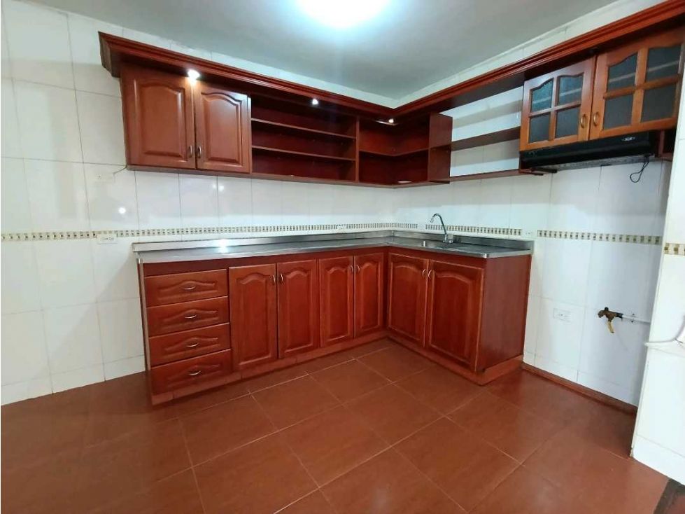 Apartamento en arriendo Antioquia Medellín Prado 300 m2 Habitaciones 5 Baños 2 Garajes 1 Precio $2800000