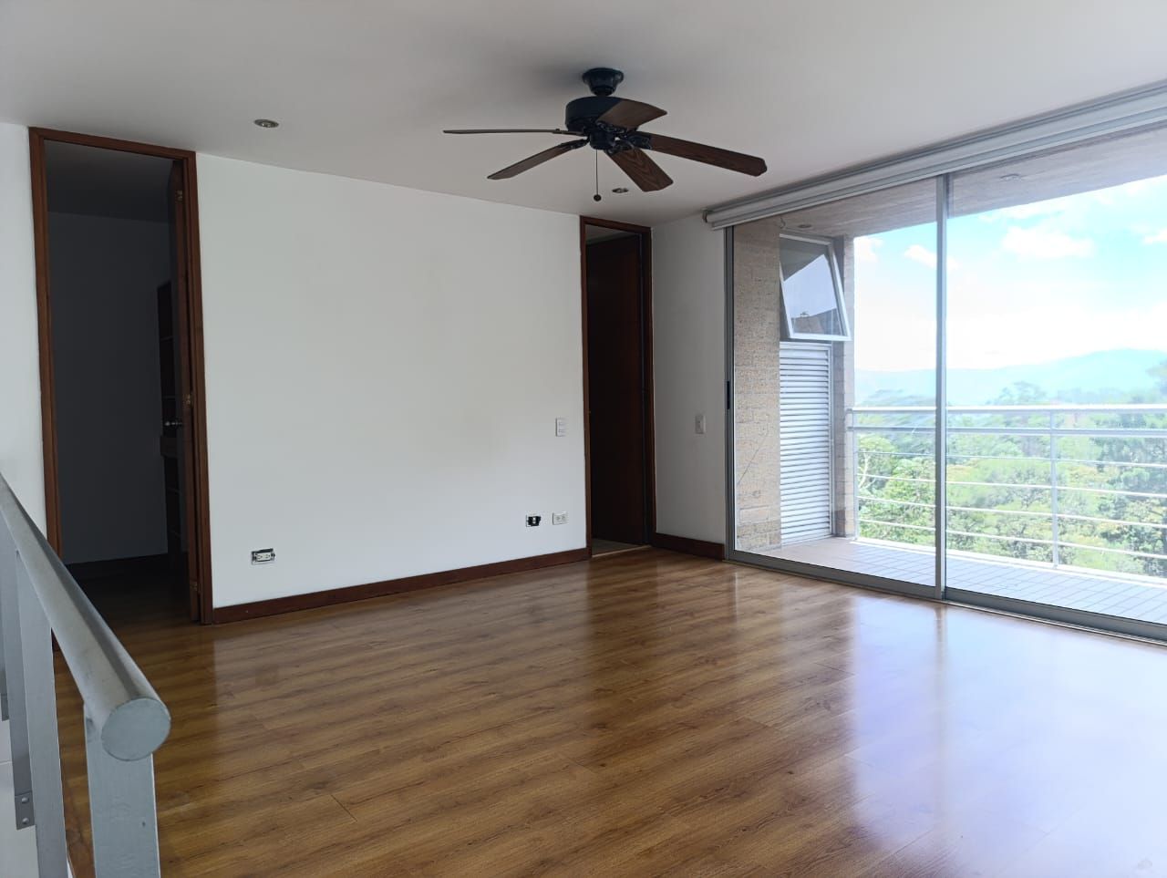 Apartamento en arriendo Antioquia Medellín Chile 111 m2 Habitaciones 1 Baños 2 Garajes 1 Precio $4900000