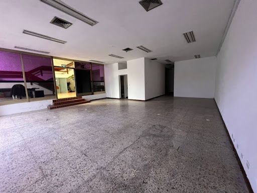 Local en arriendo Antioquia Itagüí La Esmeralda 128 m2 Habitaciones 0 Baños 1 Garajes 1 Precio $7040000