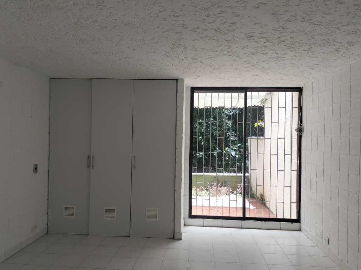 Apartamento en arriendo o venta Antioquia Medellín Castropol 56 m2 Habitaciones 2 Baños 2 Garajes 1 Precio venta $340000000 Precio arriendo $2700000