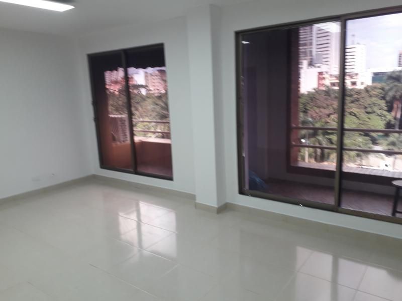 Oficina en arriendo Valle Del Cauca Cali Centenario 40 m2 Habitaciones 0 Baños 1 Garajes 1 Precio $2660000