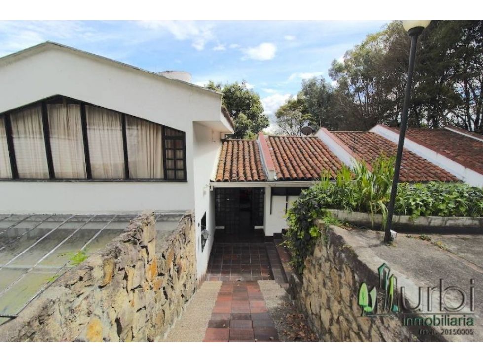 Casa en venta Cundinamarca Bogotá Altos De Suba 376 m2 Habitaciones 6 Baños 3 Garajes 4 Precio $2500000000