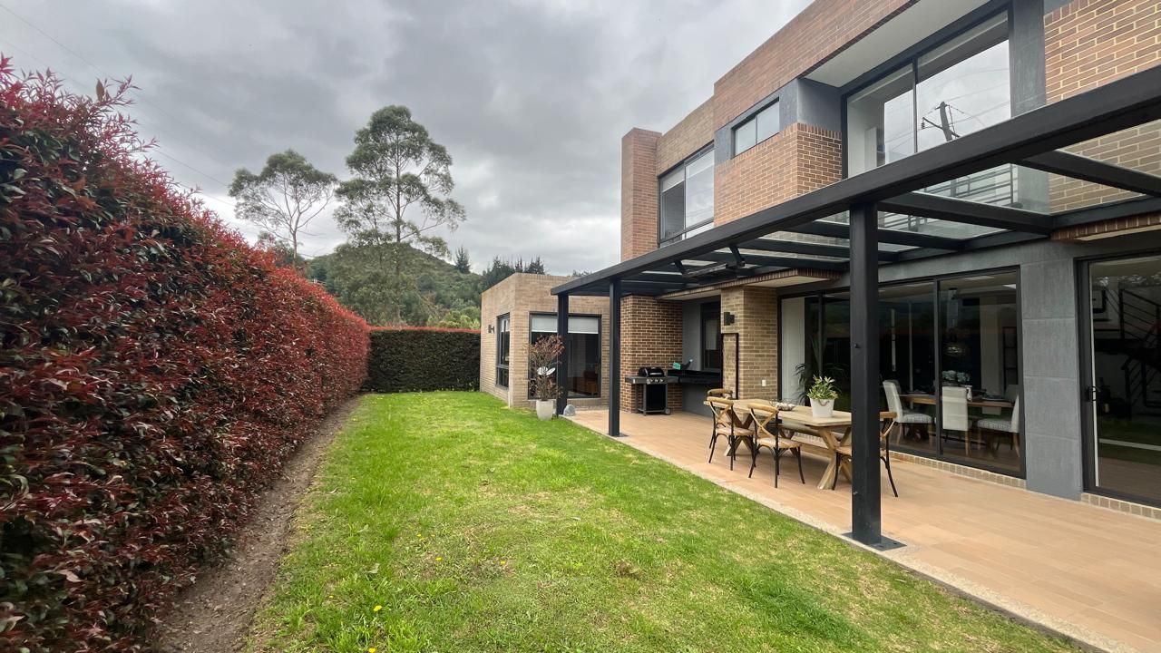 Casa en venta Cundinamarca Zipaquirá Zipaquira 224 m2 Habitaciones 3 Baños 4 Garajes 4 Precio $1578000000