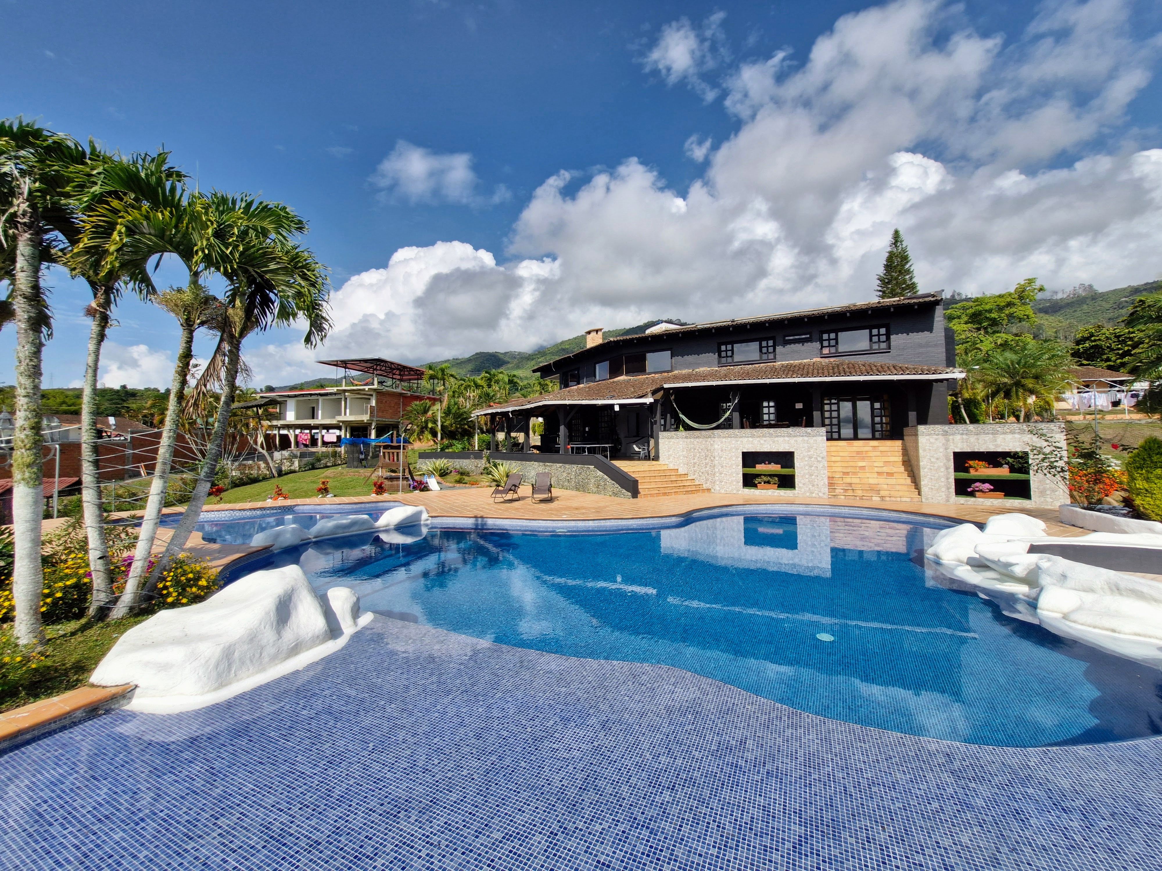 Finca en arriendo Valle Del Cauca Calima Calima 800 m2 Habitaciones 5 Baños 6 Garajes 15 Precio $300000