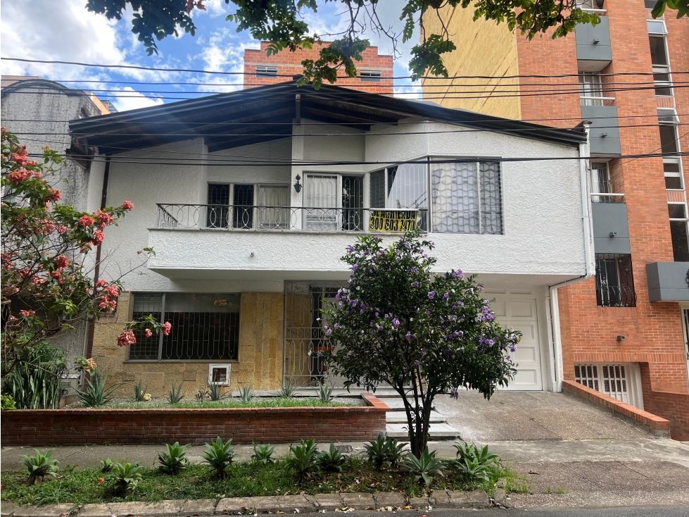 Casa en arriendo Antioquia Medellín Belen 250 m2 Habitaciones 4 Baños 3 Garajes 1 Precio $7200000