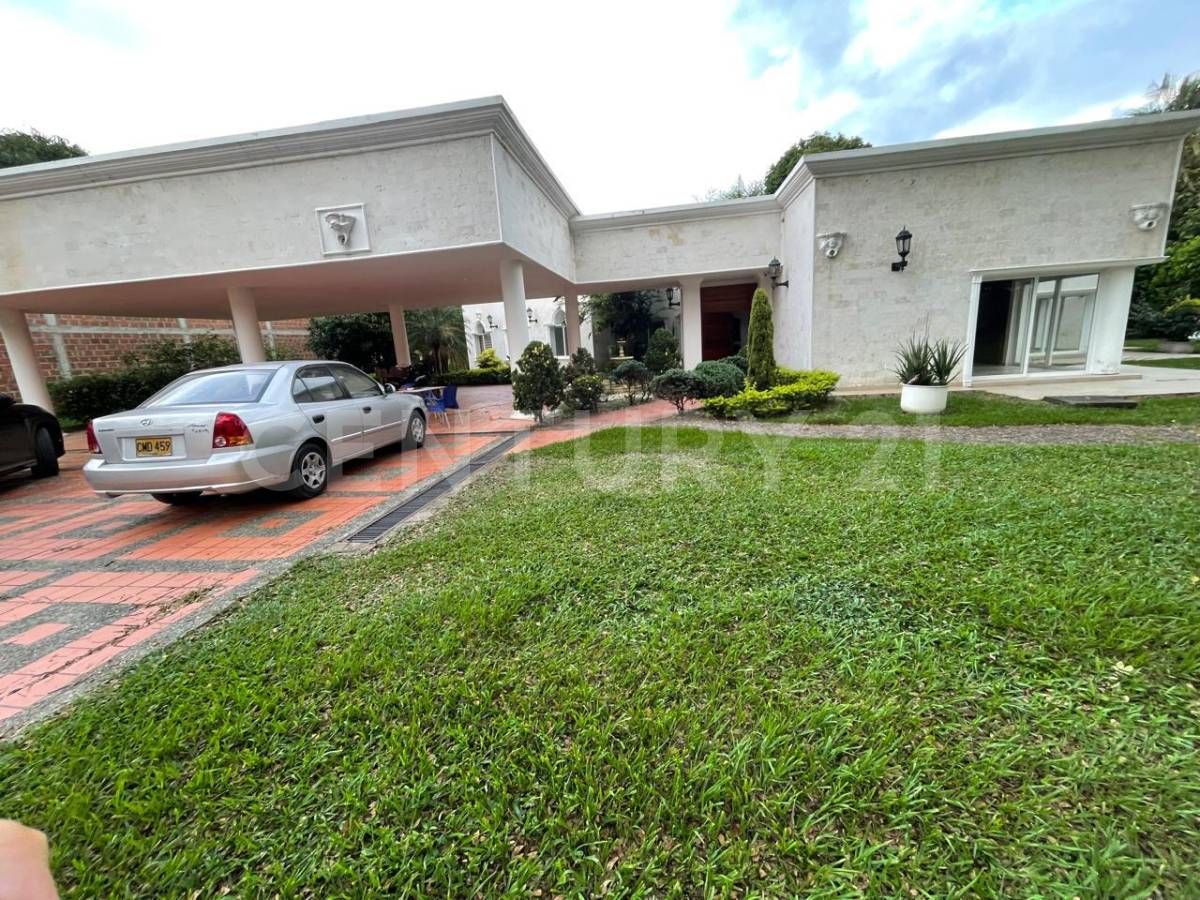 Casa en arriendo Valle Del Cauca Cali Nn 2500 m2 Habitaciones 9 Baños 12 Garajes 10 Precio $18500000