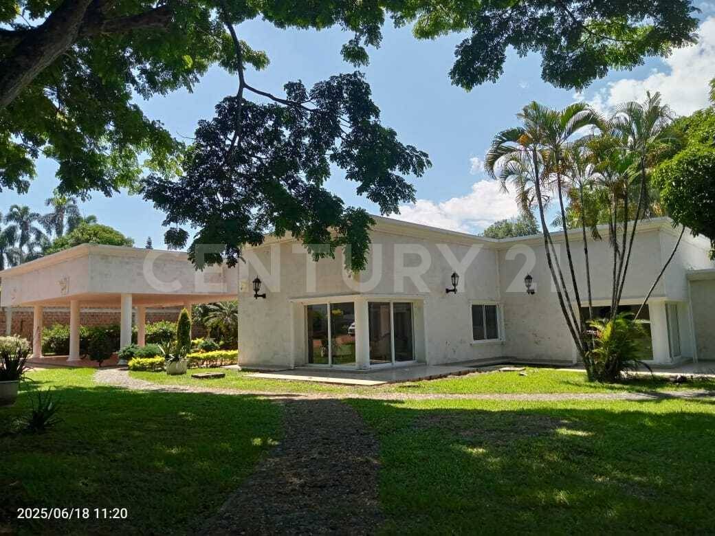 Casa en arriendo Valle Del Cauca Cali Nn 2500 m2 Habitaciones 9 Baños 12 Garajes 10 Precio $18500000