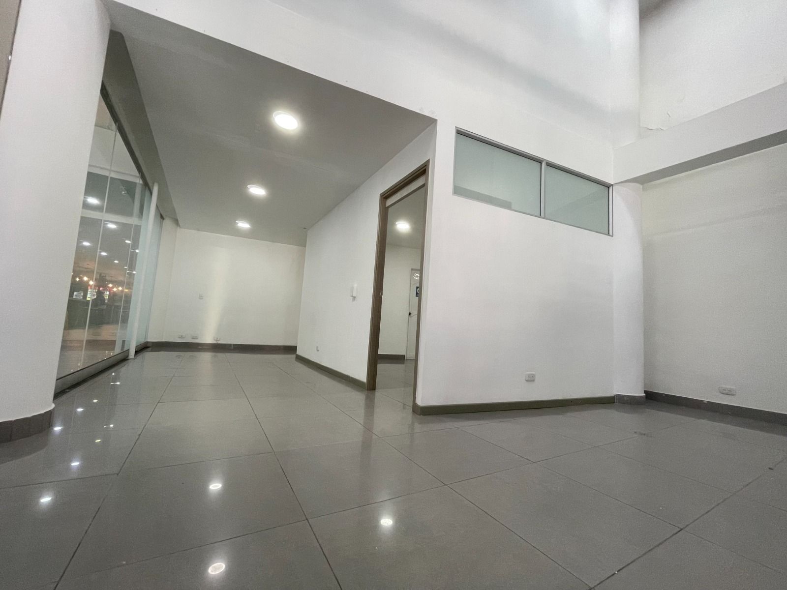 Local en arriendo Antioquia Rionegro Centro 44 m2 Habitaciones 0 Baños 0 Garajes 0 Precio $4400000