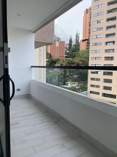 Apartamento en arriendo Antioquia Medellín Castropol 81 m2 Habitaciones 2 Baños 3 Garajes 2 Precio $4300000