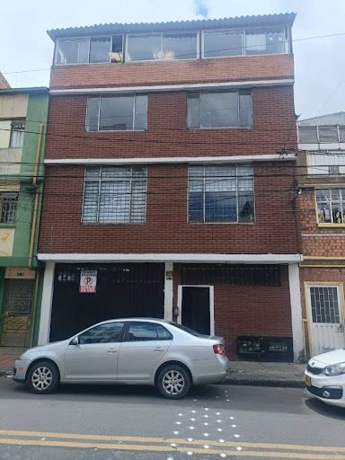 Casa en venta Cundinamarca Bogotá La Trinidad 576 m2 Habitaciones 4 Baños 4 Garajes 1 Precio $1300000000