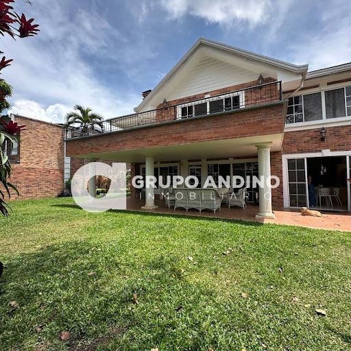 Casa en venta Santander Floridablanca Cr La Rinconada 450 m2 Habitaciones 3 Baños 5 Garajes 2 Precio $2900000000