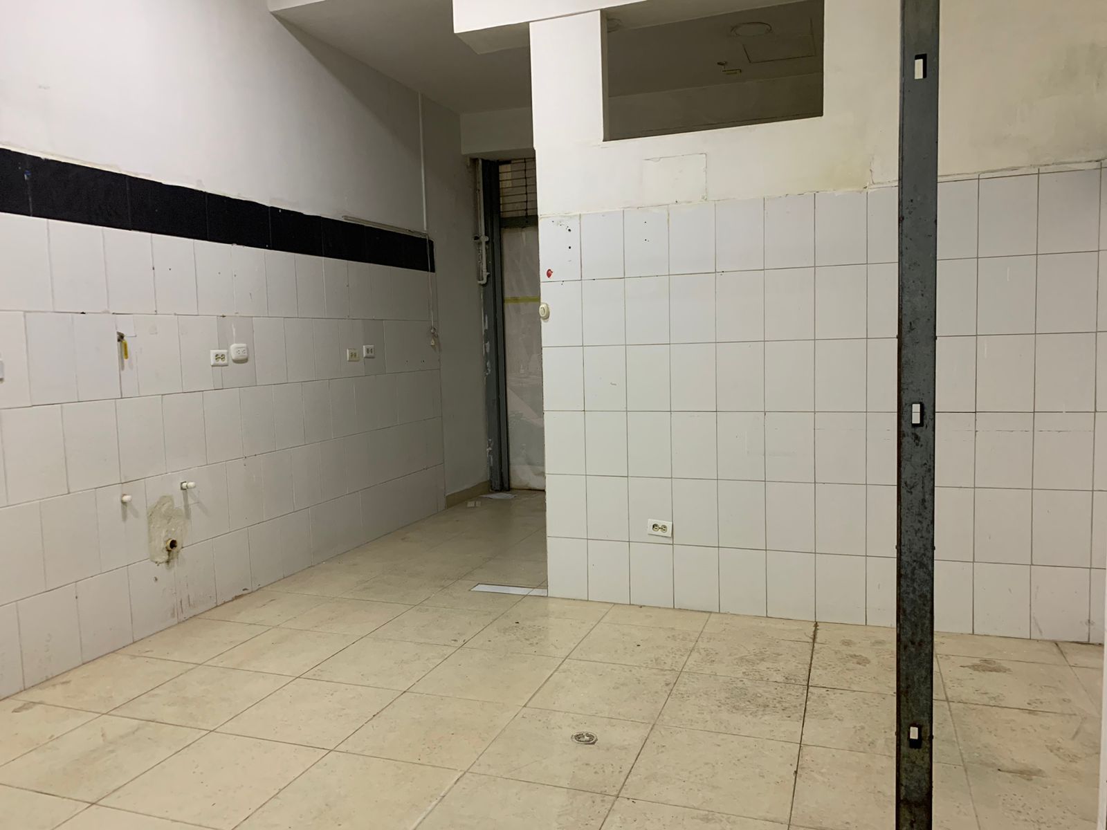 Local en arriendo Antioquia Medellín San Diego 34 m2 Habitaciones 0 Baños 1 Garajes 0 Precio $10000000