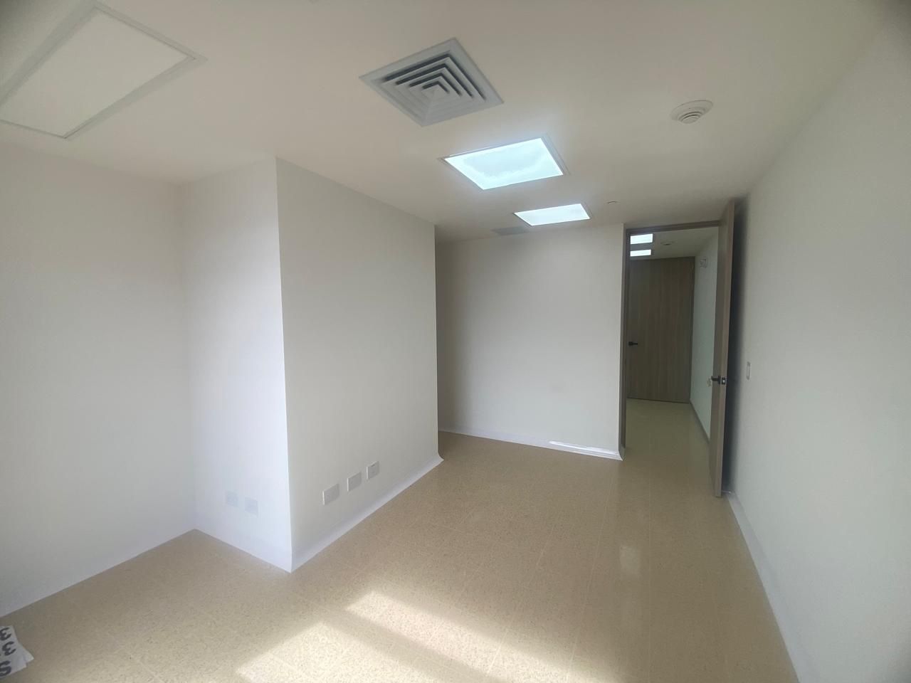 Consultorio en arriendo o venta Antioquia Medellín Chile 30 m2 Habitaciones 0 Baños 1 Garajes 1 Precio venta $430000000 Precio arriendo $4700000
