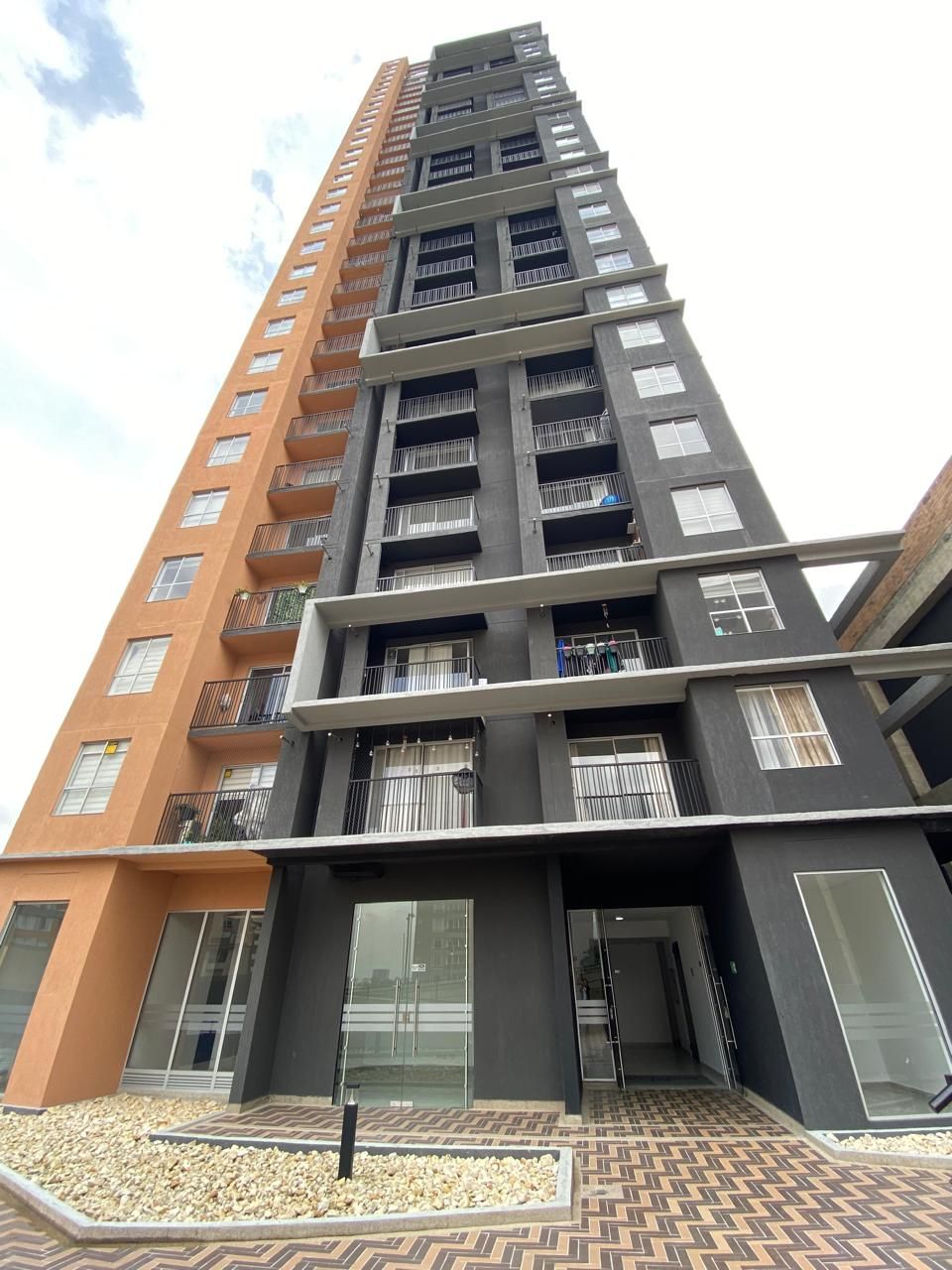 Apartaestudio en arriendo Cundinamarca Bogotá Cjr Dos Torres 170 39 m2 Habitaciones 1 Baños 1 Garajes 0 Precio $1600000