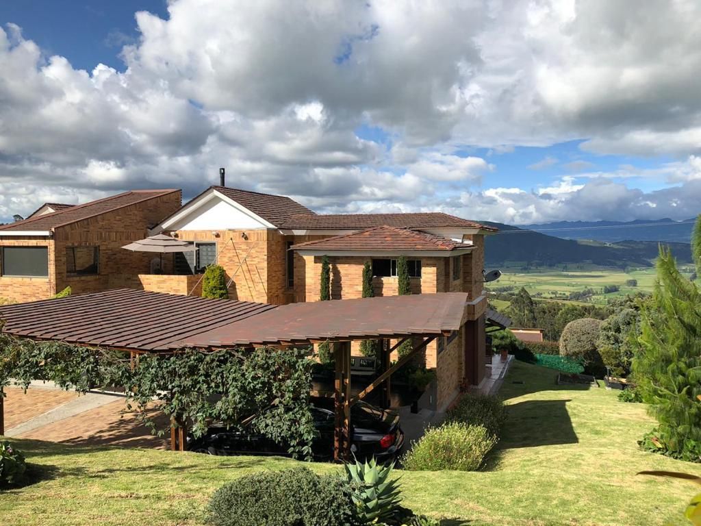 Casa Campestre en venta Cundinamarca Sopó Parcelacion Aposentos 500 m2 Habitaciones 4 Baños 5 Garajes 6 Precio $3500000000