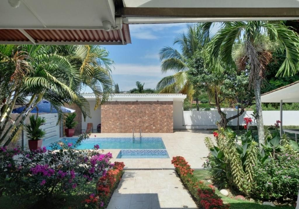 Casa en venta Valle Del Cauca Cali Urbanización Ciudad Jardín 1610 m2 Habitaciones 20 Baños 20 Garajes 8 Precio $3850000000