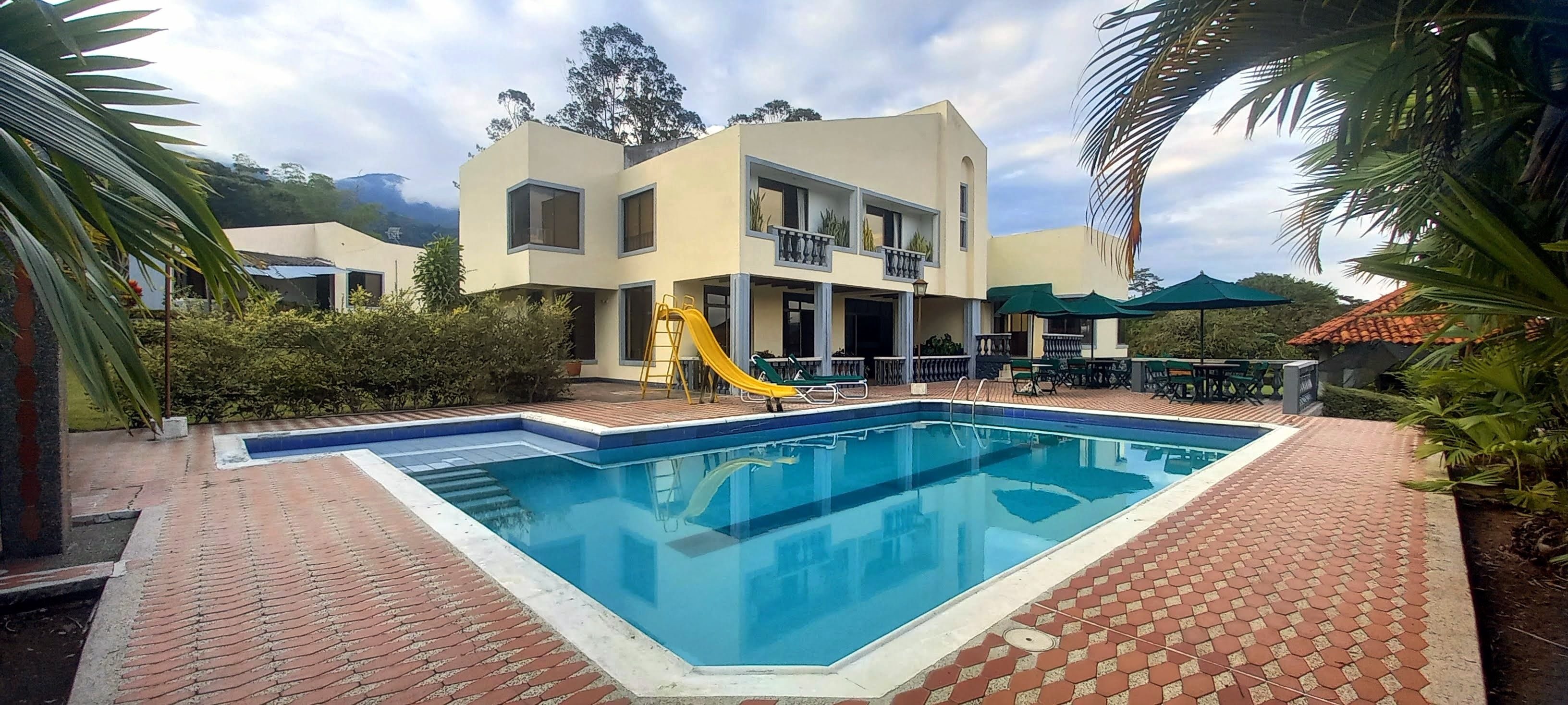 Finca en venta Valle Del Cauca Calima Calima 700 m2 Habitaciones 4 Baños 3 Garajes 10 Precio $1600000000