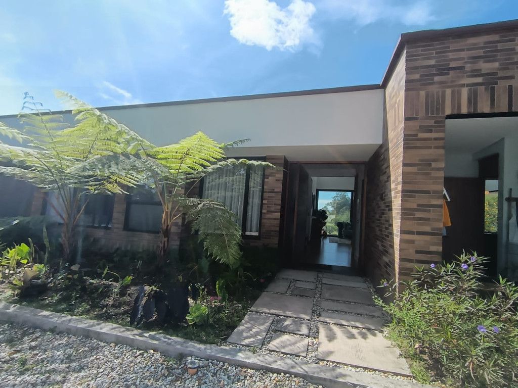 Casa Campestre en venta Antioquia La Ceja Centro 266 m2 Habitaciones 5 Baños 6 Garajes 0 Precio $2450000000
