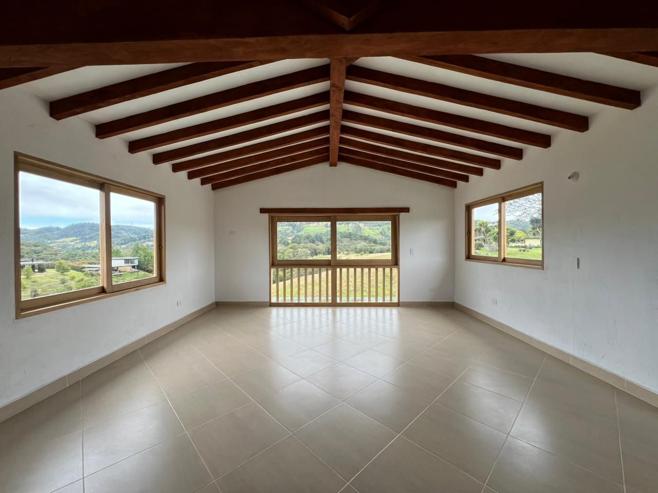 Casa en arriendo Antioquia Envigado La Ferreria 185 m2 Habitaciones 3 Baños 4 Garajes 3 Precio $9500000