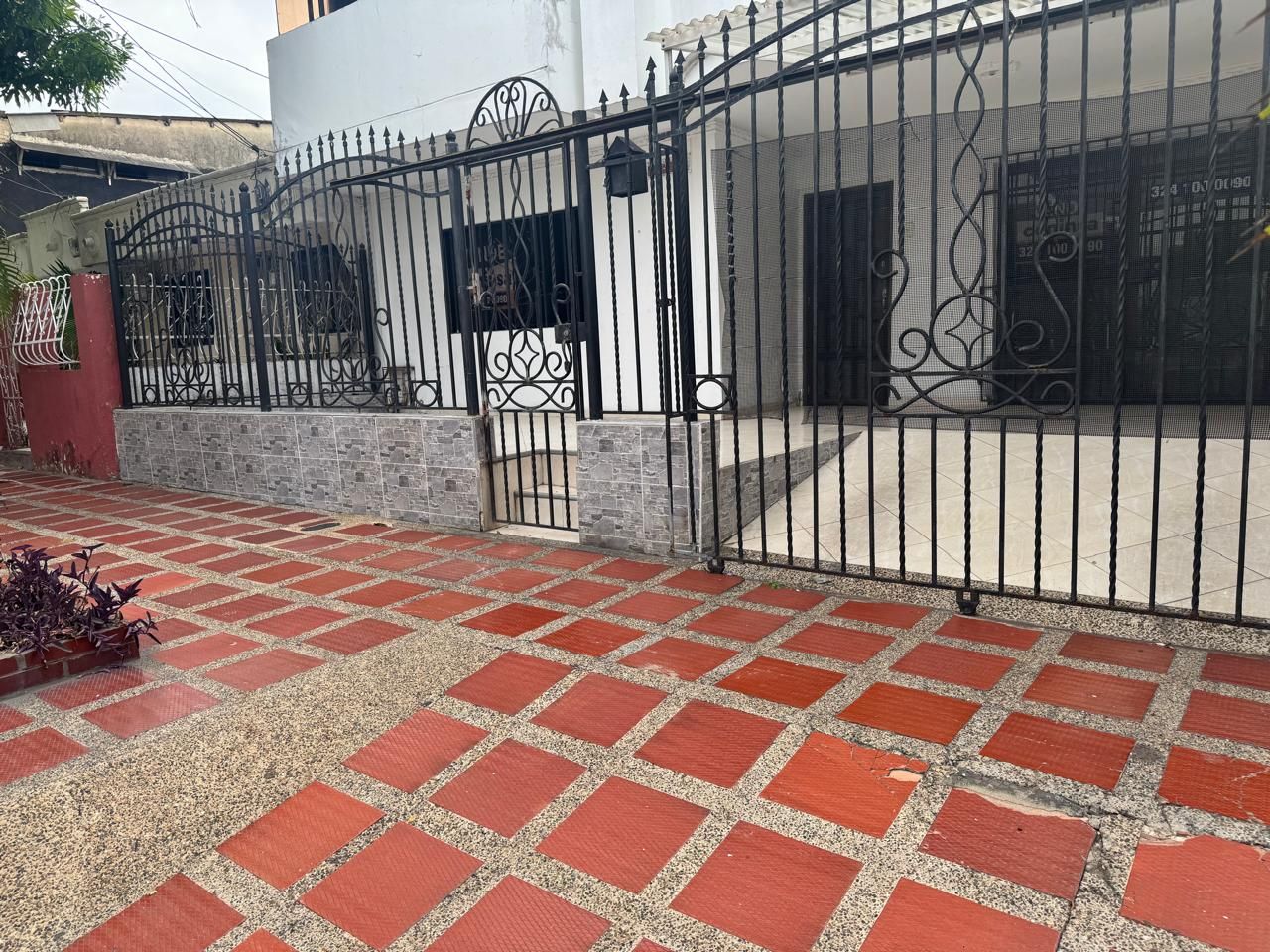 Casa en arriendo Atlántico Barranquilla Los Pinos 1 m2 Habitaciones 6 Baños 4 Garajes 1 Precio $0