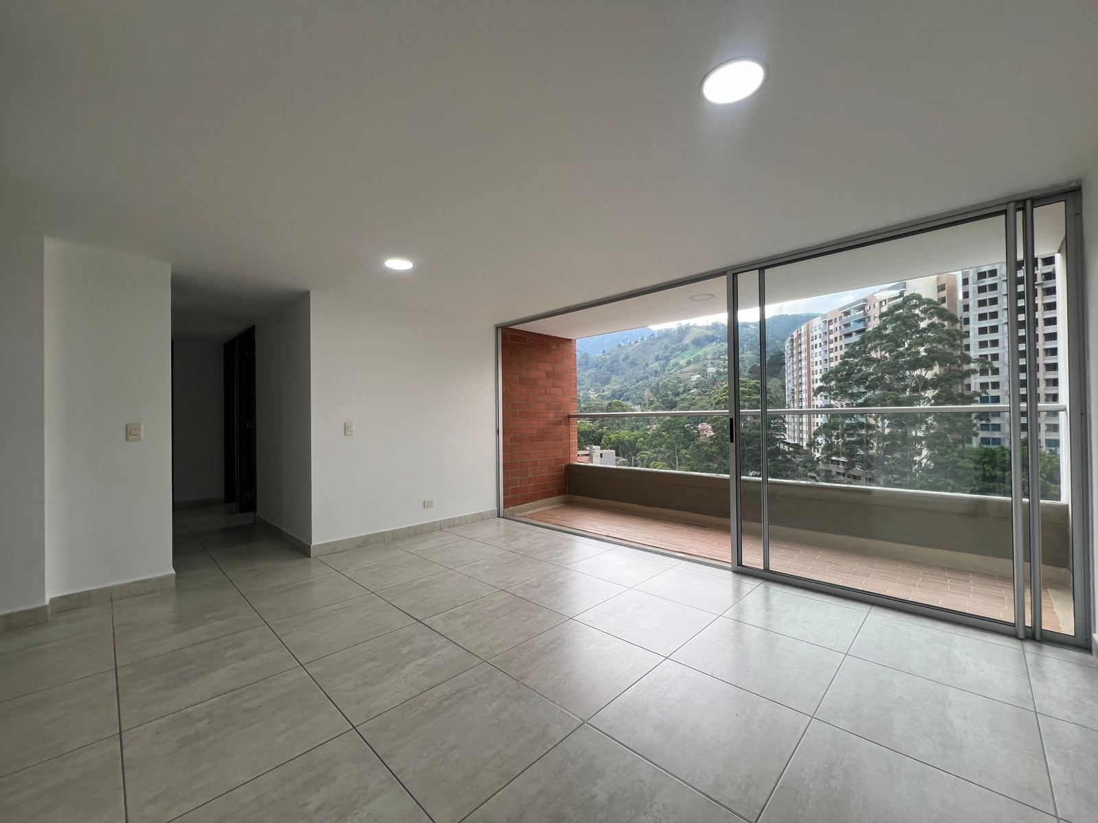 Apartamento en arriendo Antioquia Envigado La Ferreria 80 m2 Habitaciones 2 Baños 2 Garajes 1 Precio $3150000