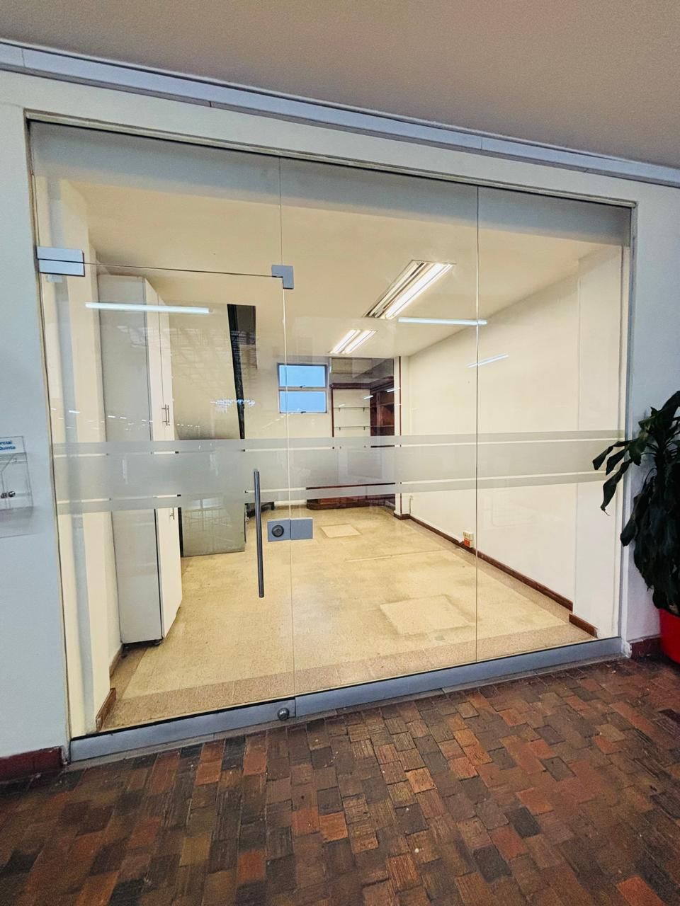 Local en venta Valle Del Cauca Cali Unidad Residencial Santiago De Cali 60 m2 Habitaciones 0 Baños 1 Garajes 2 Precio $149000000