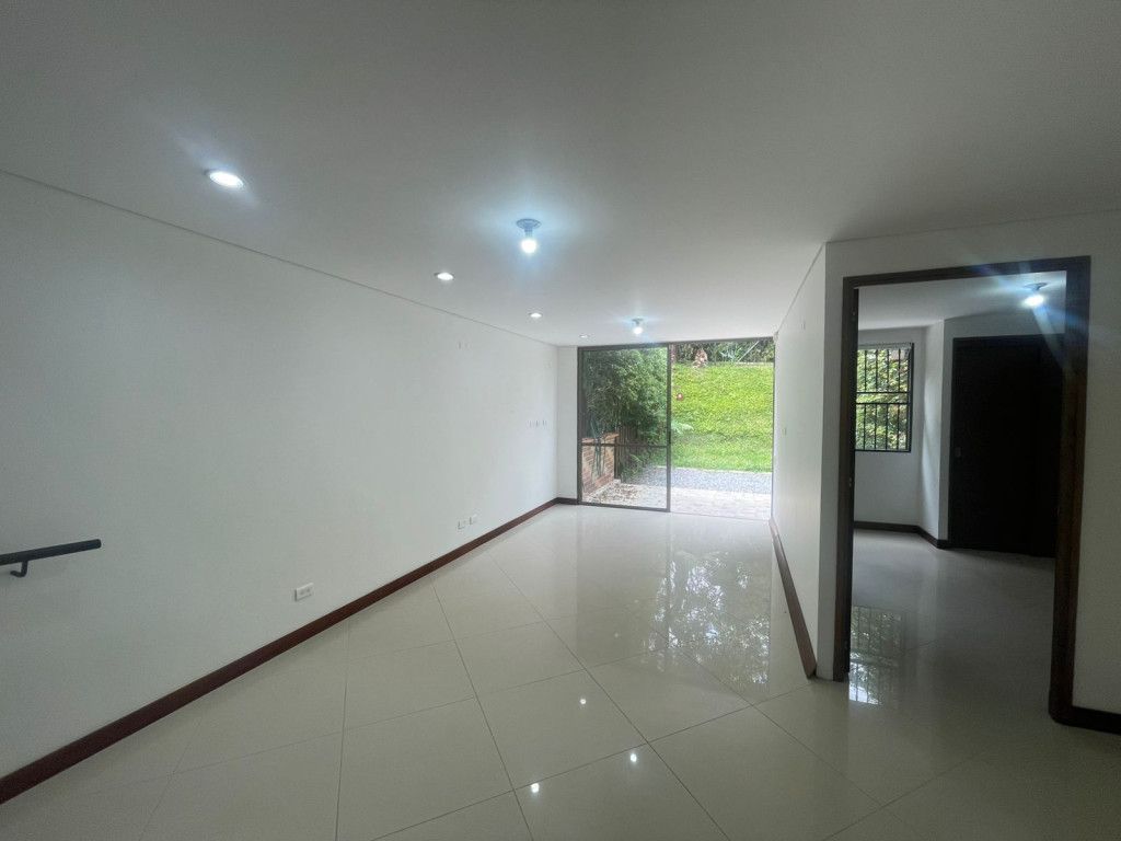Casa en arriendo Antioquia Envigado Loma Del Atravesado 160 m2 Habitaciones 4 Baños 4 Garajes 2 Precio $7300000