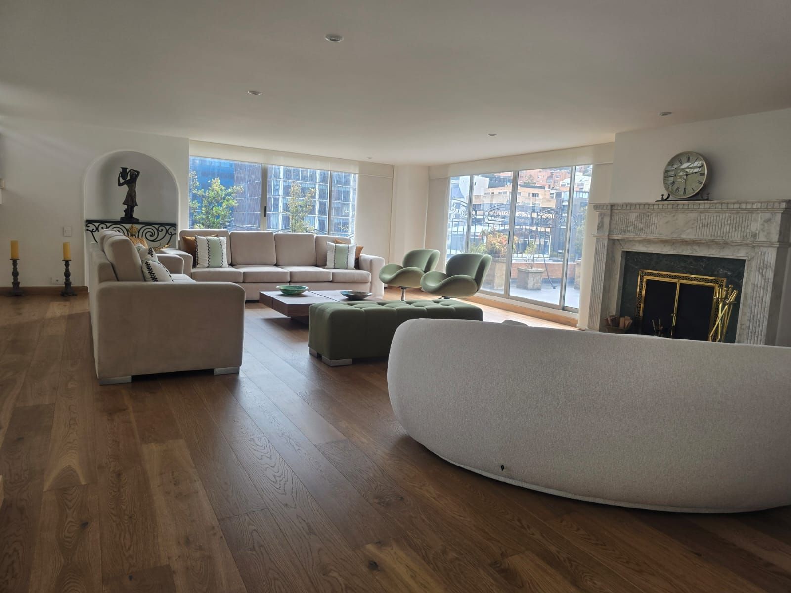 Apartamento en venta Cundinamarca Bogotá El Nogal 379 m2 Habitaciones 4 Baños 6 Garajes 4 Precio $3900000000