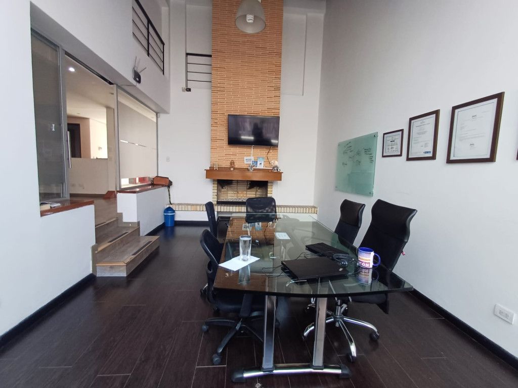 Casa en venta Cundinamarca Bogotá Santa Ana Occidental 480 m2 Habitaciones 4 Baños 3 Garajes 3 Precio $2400000000