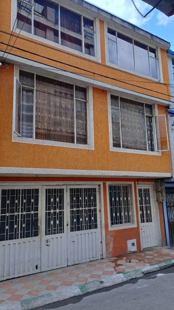 Casa en venta Cundinamarca Bogotá El Refugio 216 m2 Habitaciones 7 Baños 3 Garajes 1 Precio $470000000