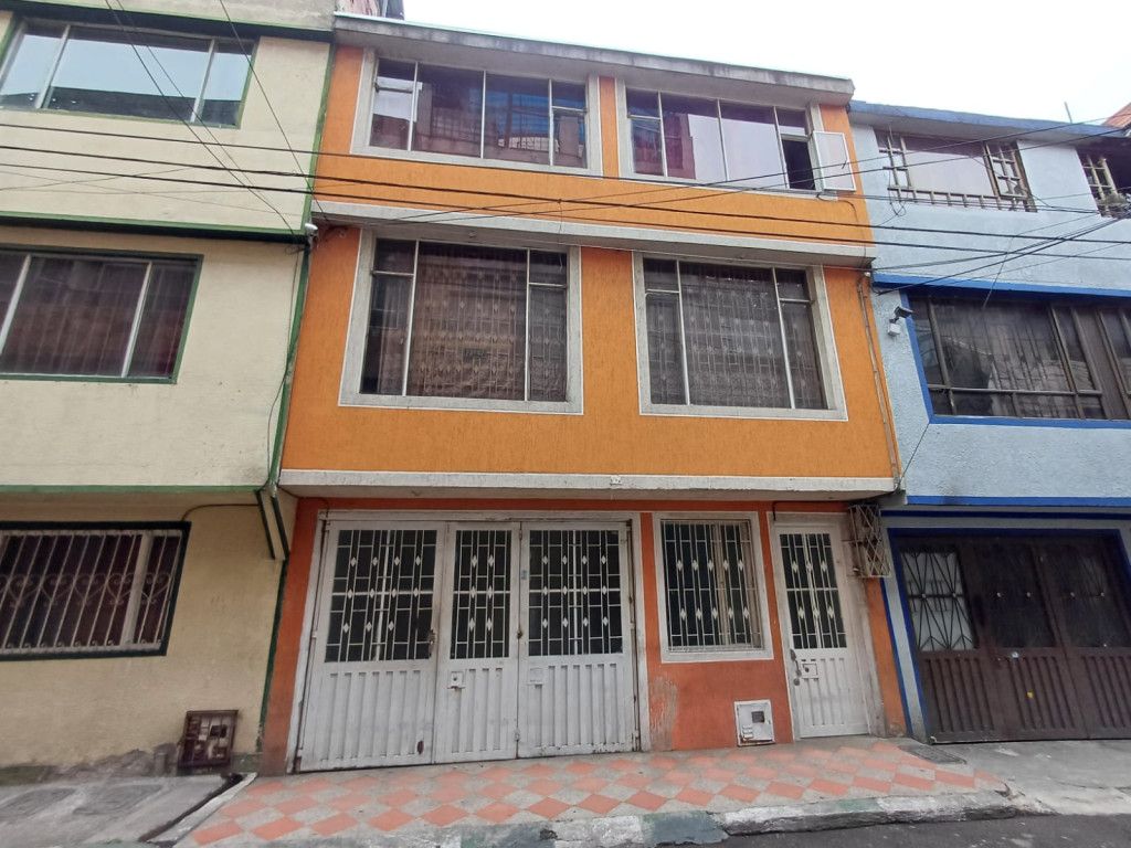 Casa en venta Cundinamarca Bogotá El Refugio 216 m2 Habitaciones 7 Baños 3 Garajes 1 Precio $470000000