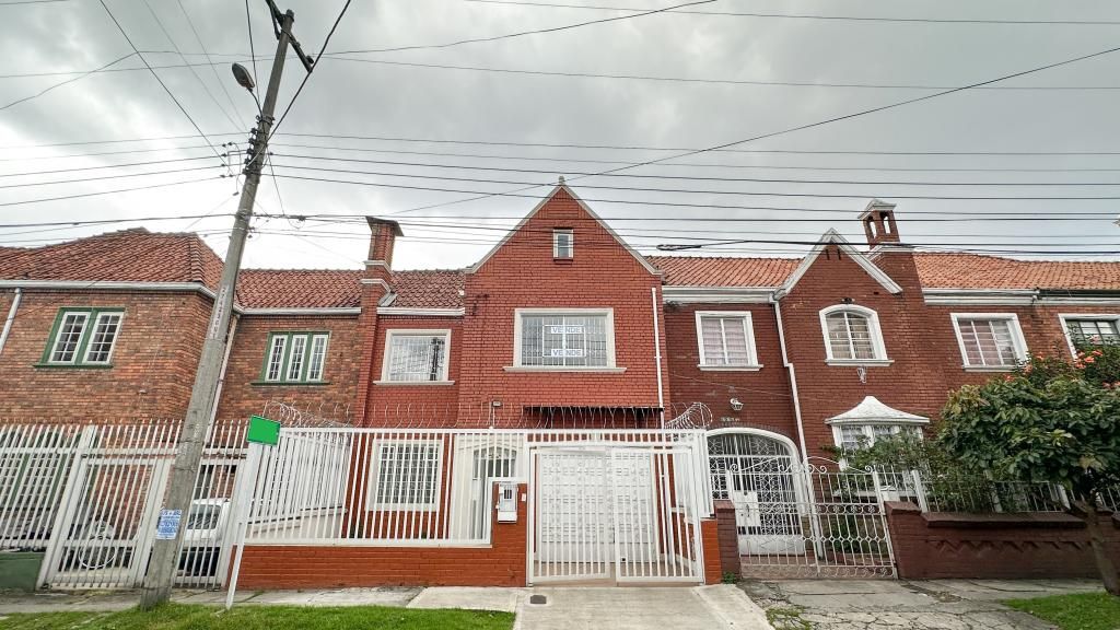 Casa en venta Cundinamarca Bogotá Banco Central 241 m2 Habitaciones 4 Baños 3 Garajes 1 Precio $1100000000