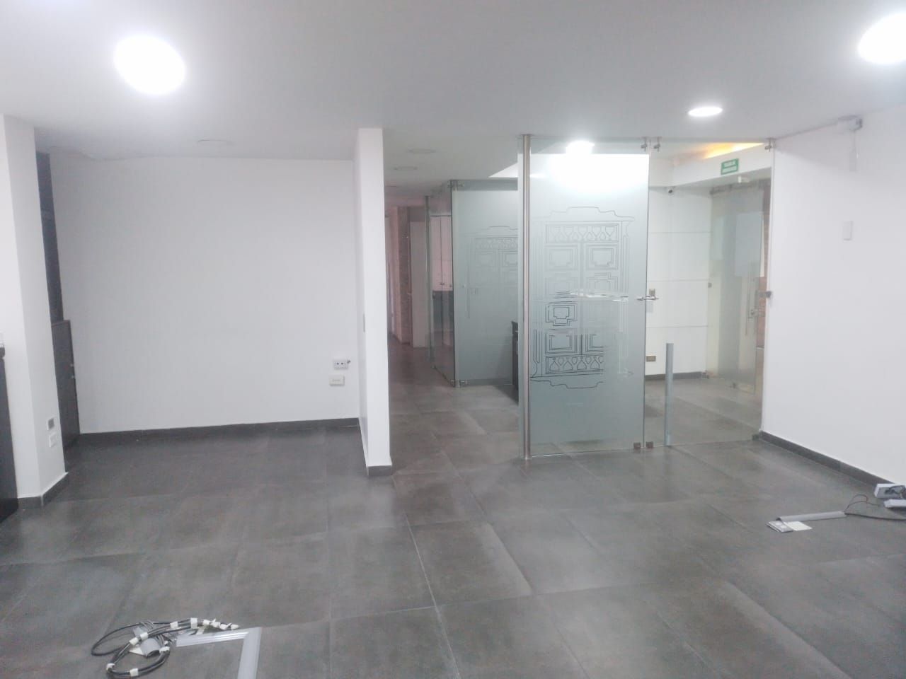 Oficina en arriendo Antioquia Medellín Chile 150 m2 Habitaciones 0 Baños 3 Garajes 3 Precio $8800000