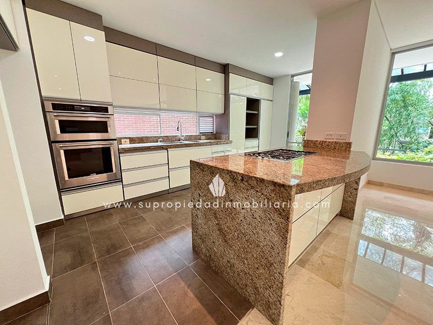Casa en arriendo Antioquia Envigado Asd 400 m2 Habitaciones 3 Baños 5 Garajes 4 Precio $23500000