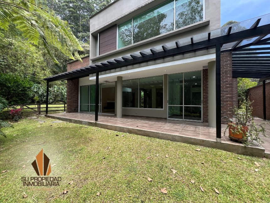 Casa en arriendo Antioquia Envigado Asd 400 m2 Habitaciones 3 Baños 5 Garajes 4 Precio $25000000