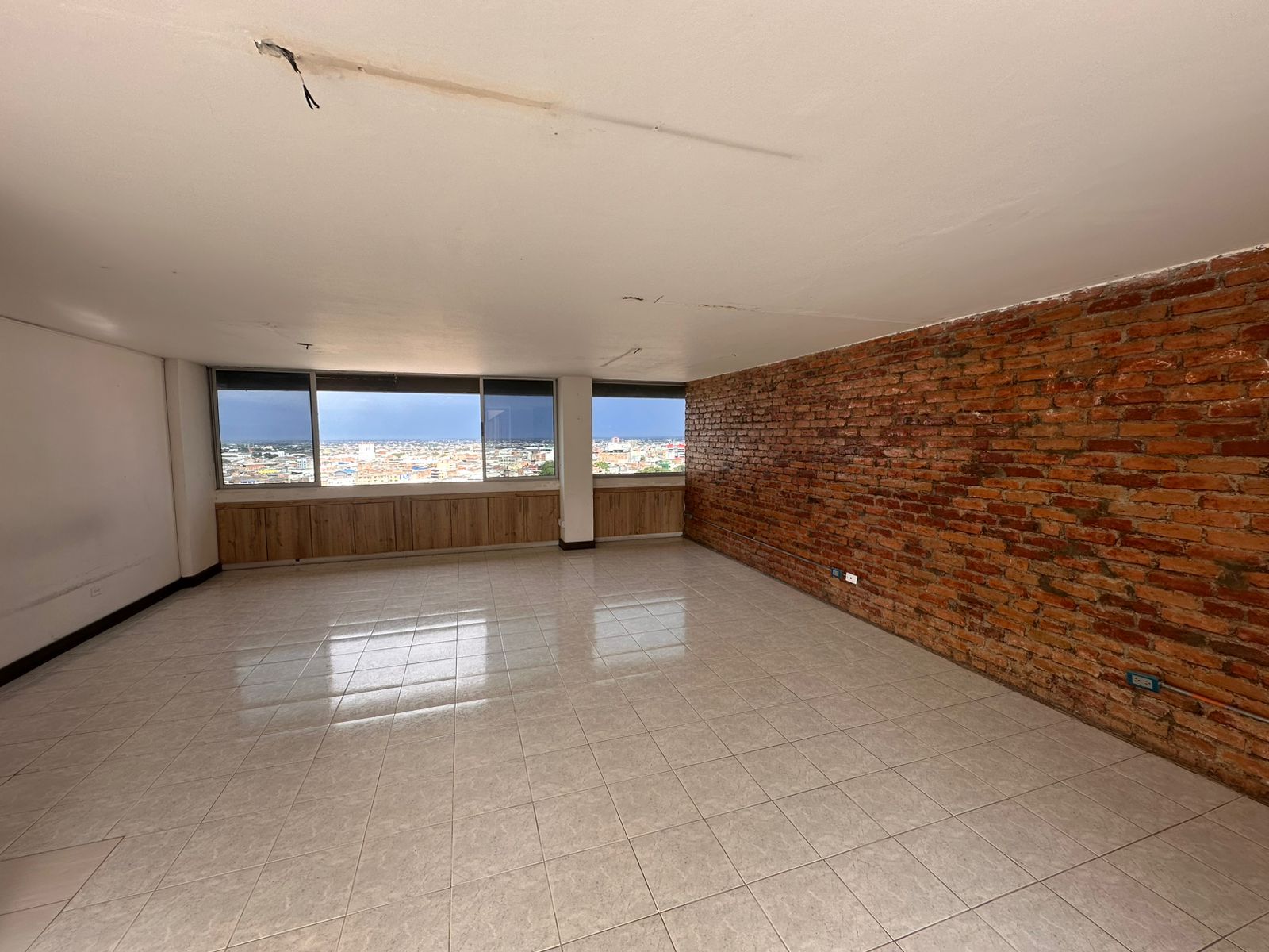 Oficina en arriendo Valle Del Cauca Cali Granada 50 m2 Habitaciones 0 Baños 2 Garajes 1 Precio $2500000
