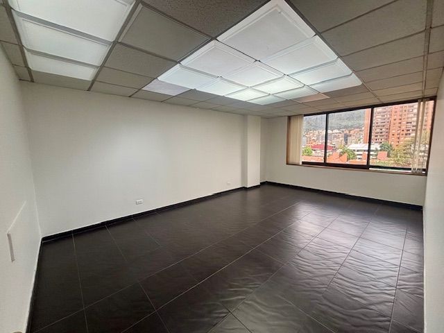 Oficina en venta Cundinamarca Bogotá Lago Gaitan 275 m2 Habitaciones 0 Baños 5 Garajes 6 Precio $2150000000