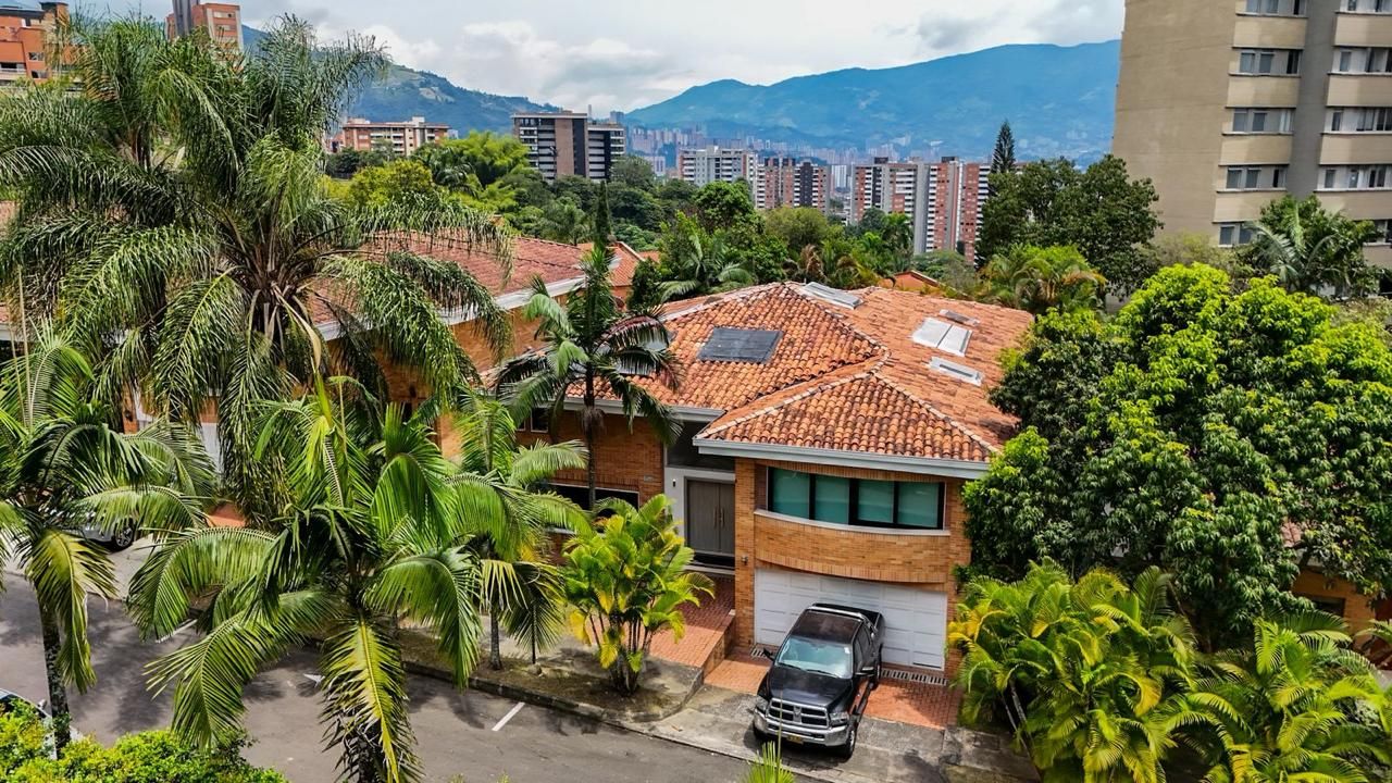 Casa en venta Antioquia Envigado Zúñiga 623 m2 Habitaciones 6 Baños 6 Garajes 6 Precio $5000000000