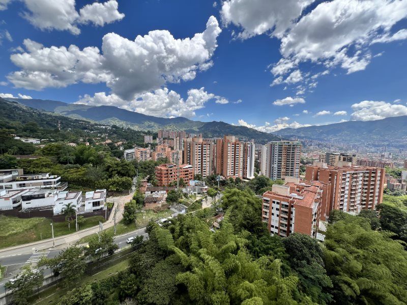 Apartamento en arriendo Antioquia Envigado El Esmeraldal 105 m2 Habitaciones 3 Baños 3 Garajes 2 Precio $5000000