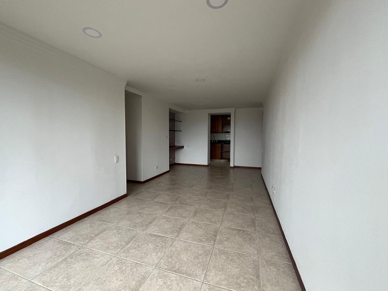 Apartamento en arriendo Antioquia Medellín Chile 100 m2 Habitaciones 3 Baños 2 Garajes 1 Precio $4000000
