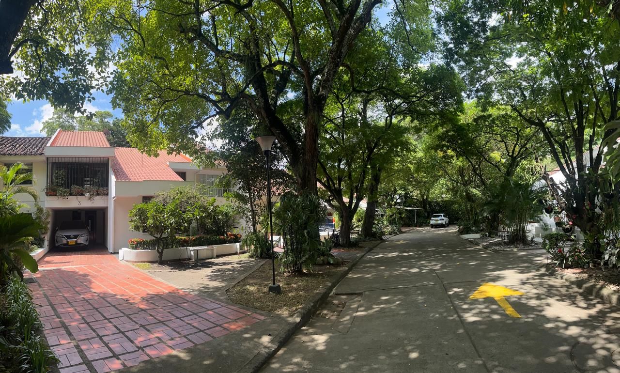 Casa en venta Valle Del Cauca Cali Bosques Del Limonar 267 m2 Habitaciones 5 Baños 4 Garajes 5 Precio $970000000