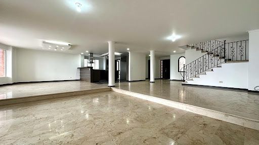 Casa en venta Antioquia Medellín El Tesoro 430 m2 Habitaciones 5 Baños 7 Garajes 5 Precio $2600000000