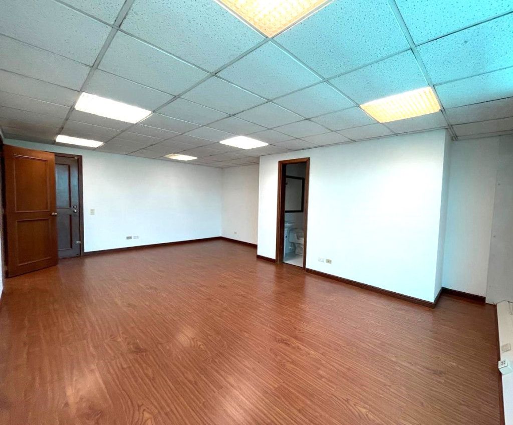 Oficina en arriendo Cundinamarca Bogotá Santa Barbara Occidental 32 m2 Habitaciones 0 Baños 0 Garajes 1 Precio $2556000