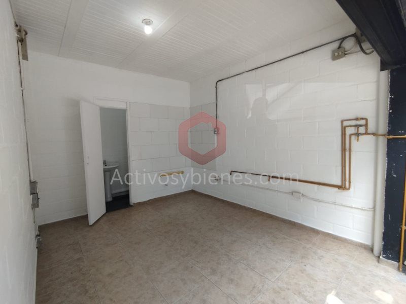 Local en arriendo Antioquia Envigado Milán - Vallejuelos 17 m2 Habitaciones 0 Baños 1 Garajes 0 Precio $2500000