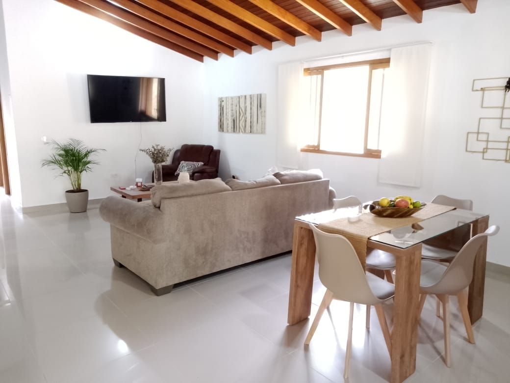 Casa en arriendo Antioquia Envigado La Mesa 250 m2 Habitaciones 3 Baños 2 Garajes 4 Precio $7800000